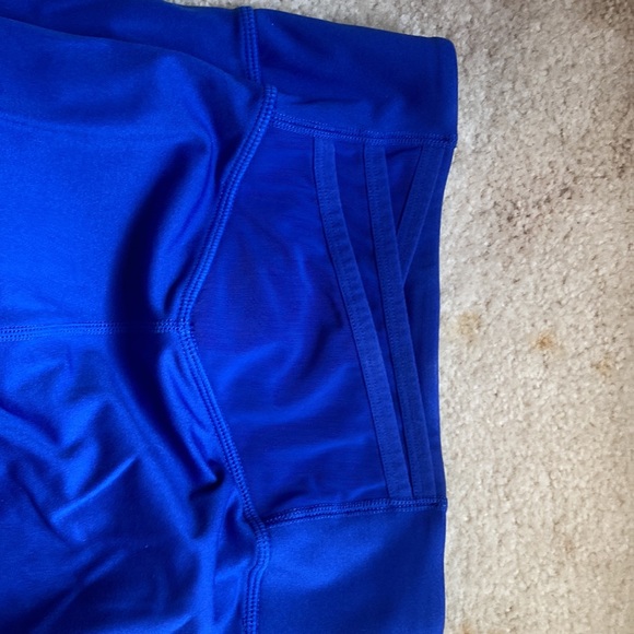 blue fabletics leggings - Picture 2 of 4